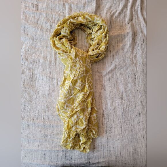 Tory Burch Logo Scarf - Picture 2 of 3